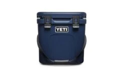 Yeti Roadie 24 Cooler -Osprey Salgsbutikk 200259 Roadie 24 Campaign Website Assets Navy Front Handle Down 1680x1204 1024x1024 2x fea81cad 0a9a 4a71 b685 6f90e3abc5ef