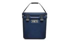 Yeti Roadie 24 Cooler -Osprey Salgsbutikk 200259 Roadie 24 Campaign Website Assets Navy Front Handle Up 1680x1204 1024x1024 2x 6aa52e0e e730 4553 9b4f f98584f5d6b2