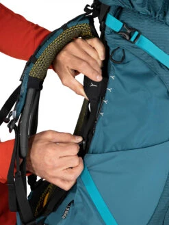 Osprey Atmos AG 50 Tursekk Herre (2022) 34 Osprey Atmos AG 50 Tursekk Herre (2022) -Osprey Salgsbutikk Atmos 65L S22 Detail18 VenturiBlue web