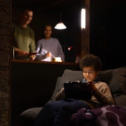 Home 600 Solar System (Solcellebelysning) 13 Home 600 Solar System (Solcellebelysning) -Osprey Salgsbutikk BRIGHT Home 600 Solar Home System Solcellebelysning familie nettbrett