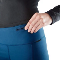 Abisko Trekking Turtights Dame -Osprey Salgsbutikk Fjellreven Abisko Trekking Turtights Dame modell sikkerhetslomme detalj