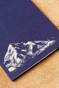 United By Blue Signature Traveler Journal -Osprey Salgsbutikk Journal navy 02 2000x 6254138b 587e 4664 9b5d 652fff07322a