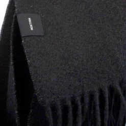 Nora - Reflekterende Ullskjerf -Osprey Salgsbutikk NOKTYRN Nora Reflekterende Ullskjerf detalj merkelapp