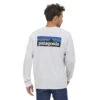 Patagonia L/S P-6 Logo Responsibili-Tee Longsleeve -Osprey Salgsbutikk Patagonia LS P 6 Logo Responsibili Tee Longsleeve Herre White Modell Bak