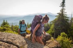 Osprey Aura AG 65 Tursekk Dame -Osprey Salgsbutikk S22 Atmos Aura Holz NewHampshire 2 web f009a9ea 0d0e 4f2e 9e31 ca8c8ce5b047