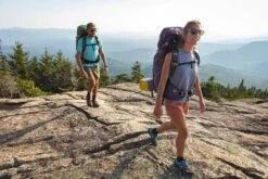 Osprey Atmos AG 50 Tursekk Herre (2022) 38 Osprey Atmos AG 50 Tursekk Herre (2022) -Osprey Salgsbutikk S22 Atmos Aura Holz NewHampshire 4998 web