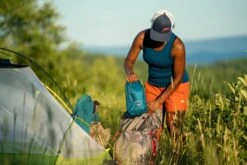 Osprey Ultralight DrySack 6 -Osprey Salgsbutikk S23 ULDrysack Evan Kay exp 8 23 24 18 web 24b76cc4 d59d 4b18 937f 9af2984d06f4