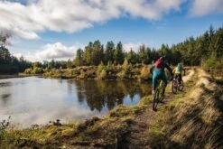 Osprey Siskin 12 Hydreringssekk Herre 25 Osprey Siskin 12 Hydreringssekk Herre -Osprey Salgsbutikk Siskin Salida Series Hero web