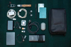 Peak Design Tech Pouch Utstyrmappe -Osprey Salgsbutikk Tech pouch bag dump lifestyle