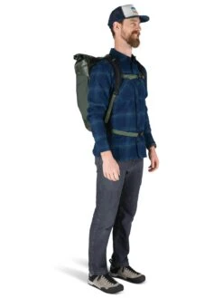 Osprey Transporter Roll Top -Osprey Salgsbutikk Transporter RollTop F21 OnBody1 HaybaleGreen web