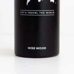 World Bottle Black -Osprey Salgsbutikk miss wood bottle lifestyle misswood 723622 1800x1800 b78ddd10 8e29 4119 9a60 ae8f0328d9fc