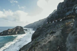 The Surf Atlas -Osprey Salgsbutikk p 102 103 TheSurfAtlas gestalten2022 NoUsageWithoutCredits 2000x png