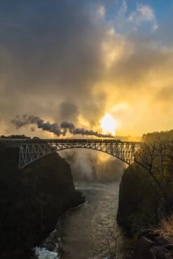 Epic Train Journeys -Osprey Salgsbutikk p 71 PhotoAxelBozier EpicTrainJourneys gestalten2021 2000x jpg